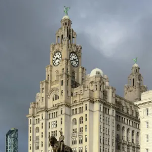 Statue of Edward V11 and the Liver Royal Building, UNESCO World Heritage Site, Waterfront, Liverpool, Merseyside, England, United Kingdom, Europe