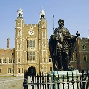 Statue of Henry VI and Luptons Tower, Eton College, Berkshire, England