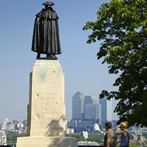 Statue of James Wolfe, Greenwich Park, with Canary Wharf in the background