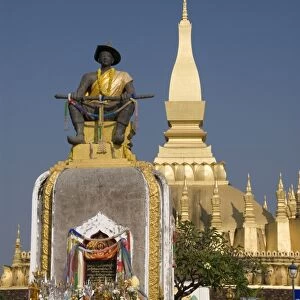 Statue of King Setthathirat with Pha That Luang in the background, Vientiane, Laos, Indochina, Southeast Asia, Asia