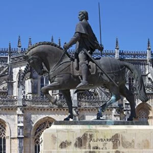 Statue of Nuno Alvares Pereira, Santa Maria da Vitoria Monastery, UNESCO World Heritage Site, Batalha, Portugal, Europe