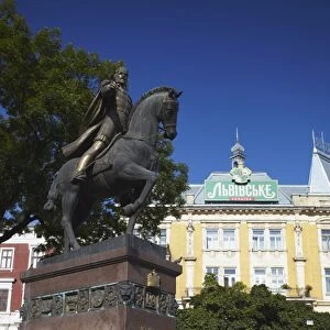 Statue in Public Square, Lviv (Lvov), Western Ukraine, Ukraine, Europe