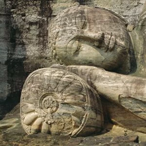 Statue of the reclining Buddha