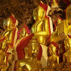 Statues of the Buddha, Shwe Oo Min natural Buddhist cave pagoda, Pindaya, Shan State, Myanmar (Burma), Asia