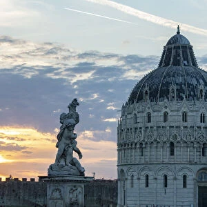 Statues and dome of the Baptistery at sunset, Piazza dei Miracoli (Piazza del Duomo)