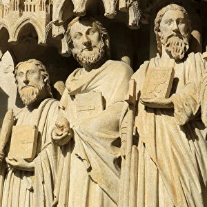 Statues in the splay and the left sidewall of the central portal depicting from right to