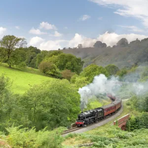 A steam locomotive approaching Goathland from Grosmont in September 2016, North Yorkshire