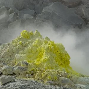 Steaming sulphur dome on volcanic solfatara vent, Io-zan, Kussharo caldera