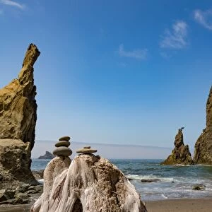 Stones and sea stacks on Rialto Beach in the Olympic National Park, UNESCO World Heritage Site