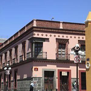Street scene and colonial architecture, Puebla, Historic Center, UNESCO World Heritage Site, Puebla State, Mexico, North America