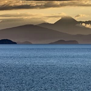 Sunset, Lake Taupo and Mount Ngauruhoe, Tongariro National Park, UNESCO World Heritage Site, North Island, New Zealand, Pacific