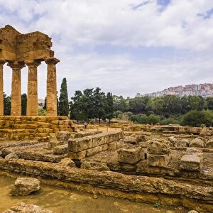 Temple of Castor and Pollux, Valley of the Temples (Valle dei Templi), Agrigento, UNESCO World Heritage Site, Sicily, Italy, Europe