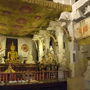 Temple of the Sacred Tooth Relic (Sri Dalada Maligawa), Kandy, Sri Lanka, Asia