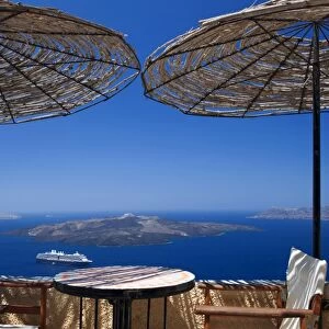 Terrace overlooking the caldera, Santorini, Cyclades, Greek Islands, Greece, Europe