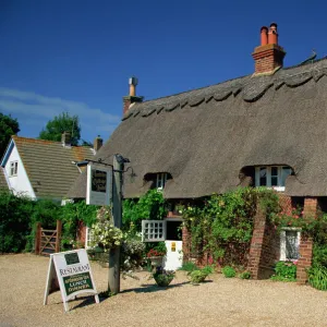 Thatched hotel, Brockenhurst, New Forest, Hampshire, England, United Kingdom, Europe