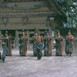 Toba Batak dancers