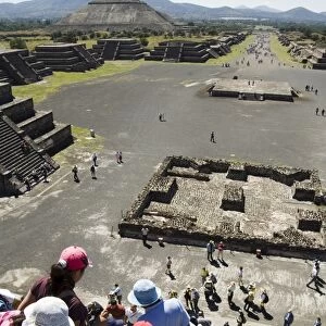Tourists decending from the Pyramid of the Moon