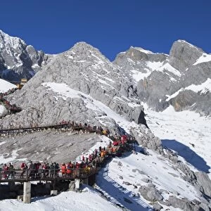 Tourists on Jade Dragon Snow Mountain (Yulong Xueshan), Lijiang, Yunnan, China, Asia