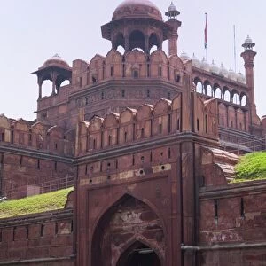 Tourists at Lahore Gate, Red Fort, UNESCO World Heritage Site, Old Delhi, India, Asia