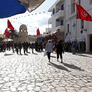 Tourists walking to the Medina, Place des Martyrs, Sousse, Tunisia, North Africa, Africa