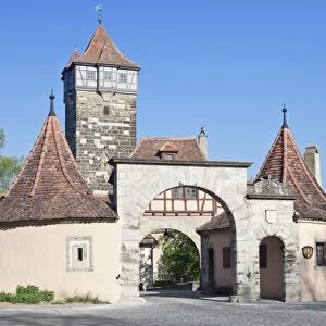 Town gate and Rodertor gate, Rothenburg ob der Tauber, Romantic Road (Romantische Strasse), Franconia, Bavaria, Germany, Europe