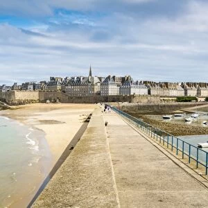 The town seen from the pier, St. Malo, Ille-et-Vilaine, Brittany, France, Europe