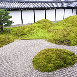 Traditional Zen Raked Gravel Garden, Hojo Hasso (Zen) Garden, Tofuku-ji, Kyoto, Japan, Asia