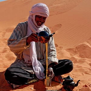 Tuareg making tea, Sebha, Ubari, Libya, North Africa, Africa