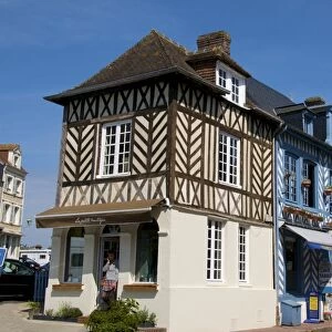 Typical Norman half timbered houses, Beaumont en Auge, Calvados, Normandy, France, Europe