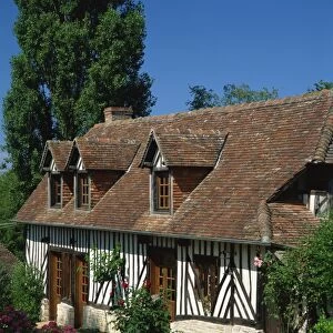 Typical timbered cottage in summer near St. Pierre sur Dives in the Calvados region of Basse Normandie