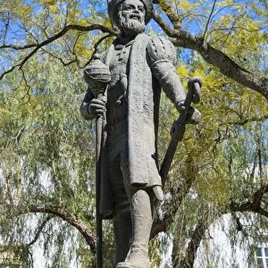 Vasco de Gama statue, Evora, Alentejo, Portugal, Europe