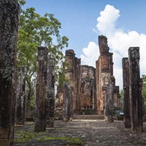 Vertical columns, The Kiri Vihara Buddhist temple ruins, Polonnaruwa, UNESCO World Heritage Site, Sri Lanka, Asia