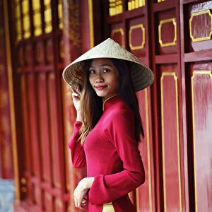 Vietnamese woman in traditional Ao dai dress and Non la conical hat, Hanoi, Vietnam