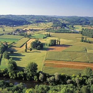 View from Bastide town of Domme across the River Dordogne, Dordogne, Aquitaine