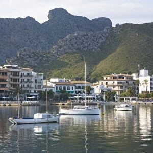 View across the harbour, Port de Pollenca, Mallorca, Balearic Islands, Spain