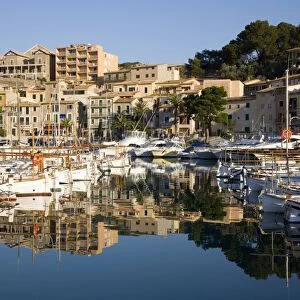 View across the harbour, Port de Soller, Mallorca, Balearic Islands, Spain