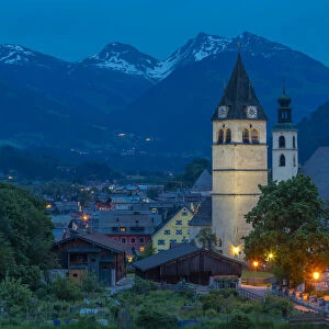 View of Liebfrauenkirche and town and surounding mountains at dusk, Kitzbuhel, Austrian