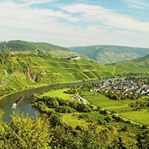 View of Moselle River (Mosel) and Puenderich village, Rhineland-Palatinate, Germany, Europe