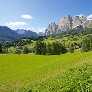 View of mountains near Cortina d Ampezzo, Belluno Province, Veneto, Dolomites, Italy, Europe
