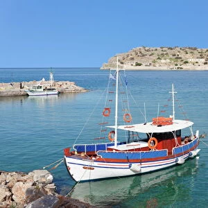 View from Plaka to Spinalonga Island (Kalidon), former leper colony, Gulf of Mirabello, Lasithi, Eastern Crete, Crete, Greek Islands, Greece, Europe