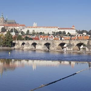 View over the River Vltava to Charles Bridge and the Castle District with St. Vitus Cathedral and Royal Palace, UNESCO World Heritage Site, Prague, Bohemia, Czech Republic, Europe