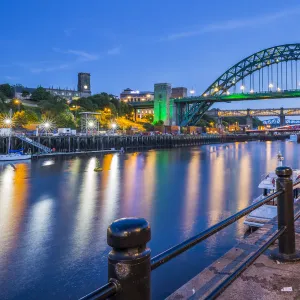 View of Tyne River and Tyne Bridge at dusk, Newcastle-upon-Tyne, Tyne and Wear, England