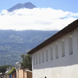 Volcano, Vulcan Agua and colonial architecture, Antigua, Guatemala, Central America