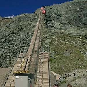 Waiting for the funicular railway, Pasterze Glacier, Grossglockner, Austria, Europe