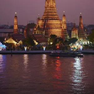 Wat Arun (Temple of the Dawn) and the Chao Phraya River by night, Bangkok, Thailand, Southeast Asia, Asia