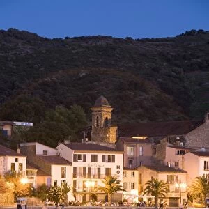 Waterfront, evening light, Collioure, Pyrenees-Orientales, Languedoc, France, Europe