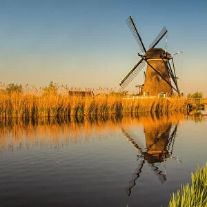 Windmills at sunset, Kinderdijk, UNESCO World Heritage Site, South Holland, Netherlands