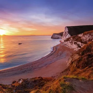 A winters sunset over Durdle Door on the Jurassic Coast, UNESCO World Heritage Site