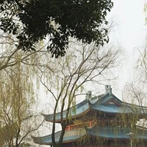 Women practising tai chi in front of a pavilion on West Lake, Hangzhou