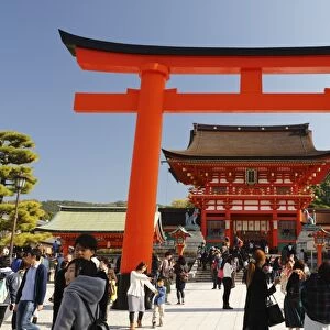 Worship Hall and Torii gate, Fushimi Inari Taisha shrine, Kyoto, Japan, Asia